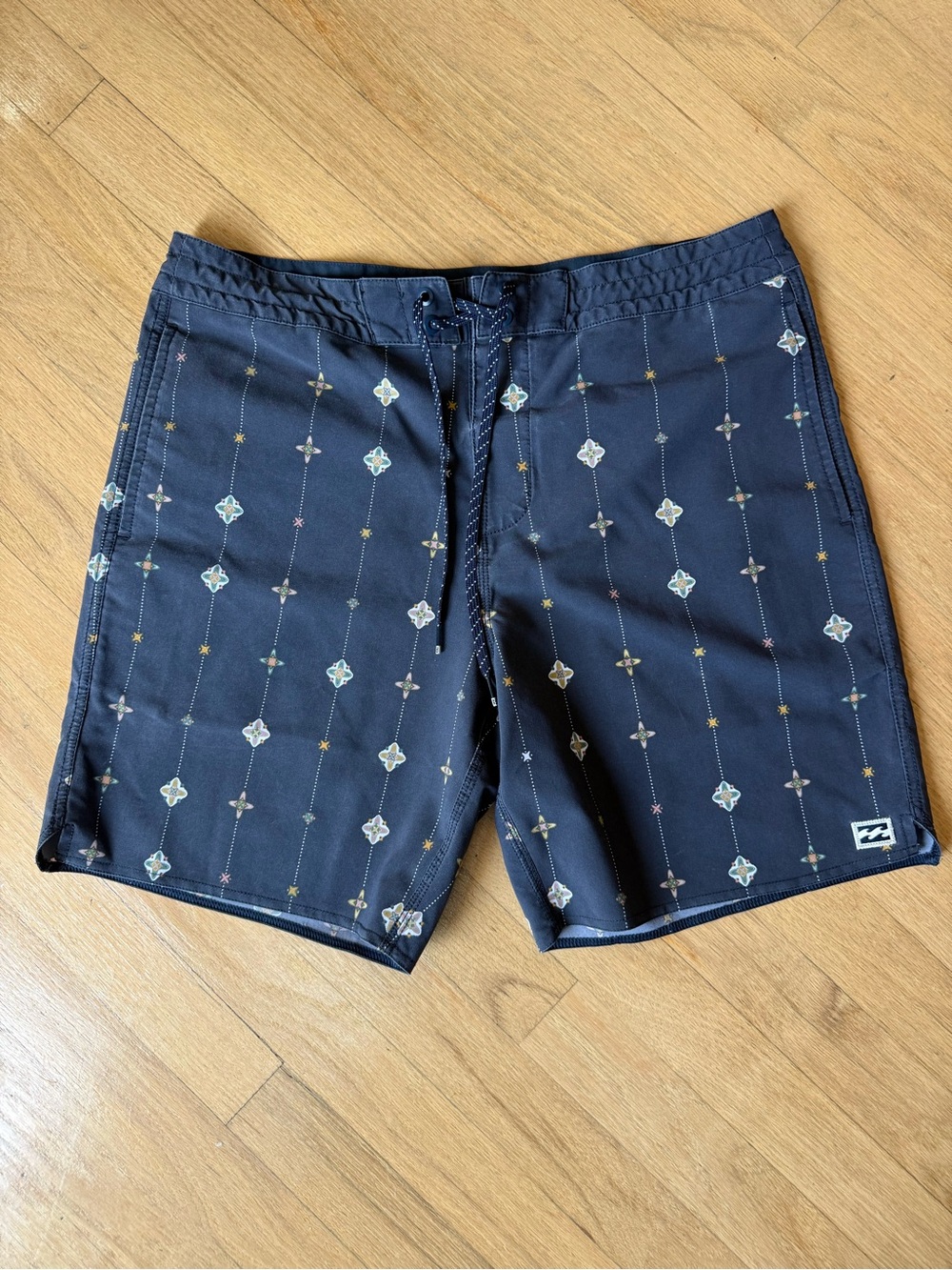 Billabong Men’s Good Times Lo Tide Board shorts in Navy print size 32